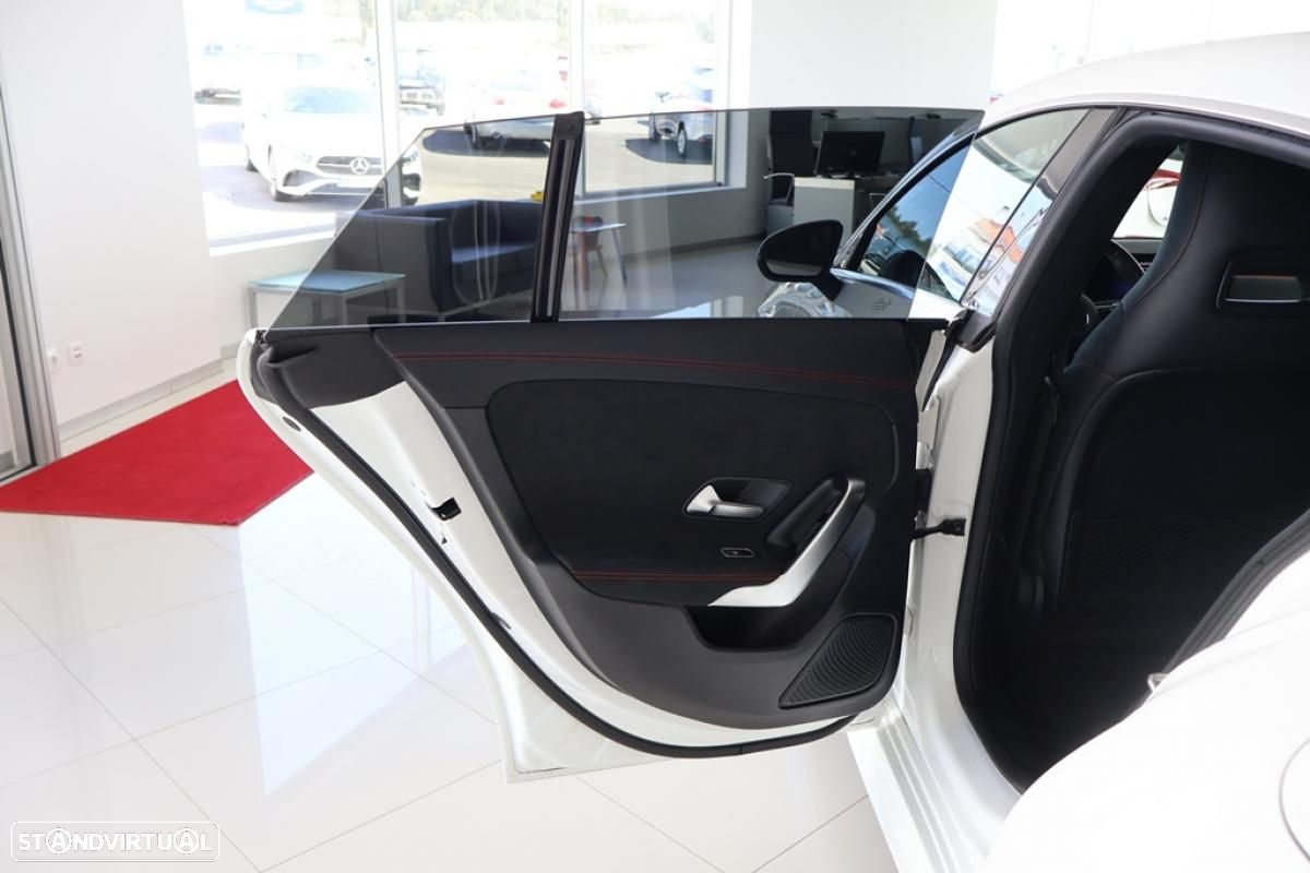 Mercedes-Benz CLA 180 d Shooting Brake AMG Line Aut. - 11