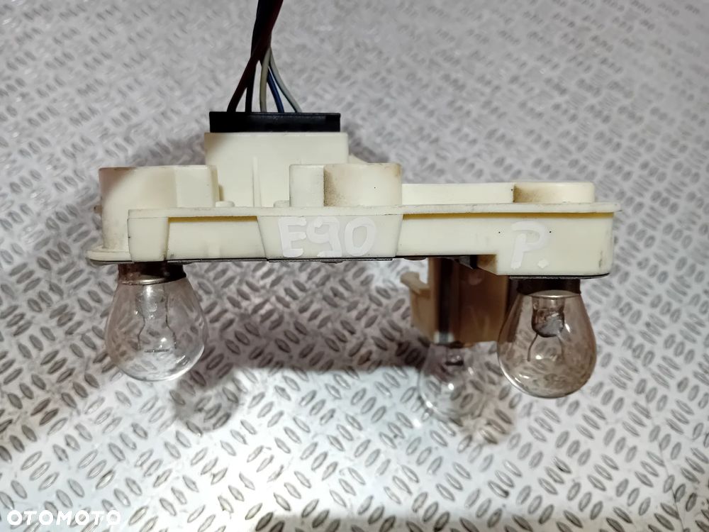 OBUDOWA LAMPY ŻARÓWEK PRAWY TYŁ BMW E90 R2008 SEDAN NR 6937474 - 3