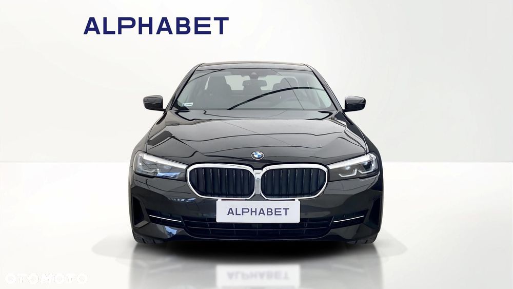 BMW Seria 5 520d xDrive MHEV - 8
