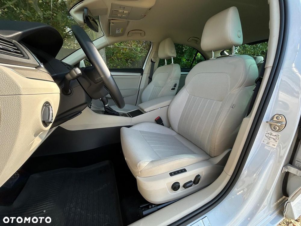 Skoda Superb 2.0 TDI SCR 4x4 Style DSG - 9