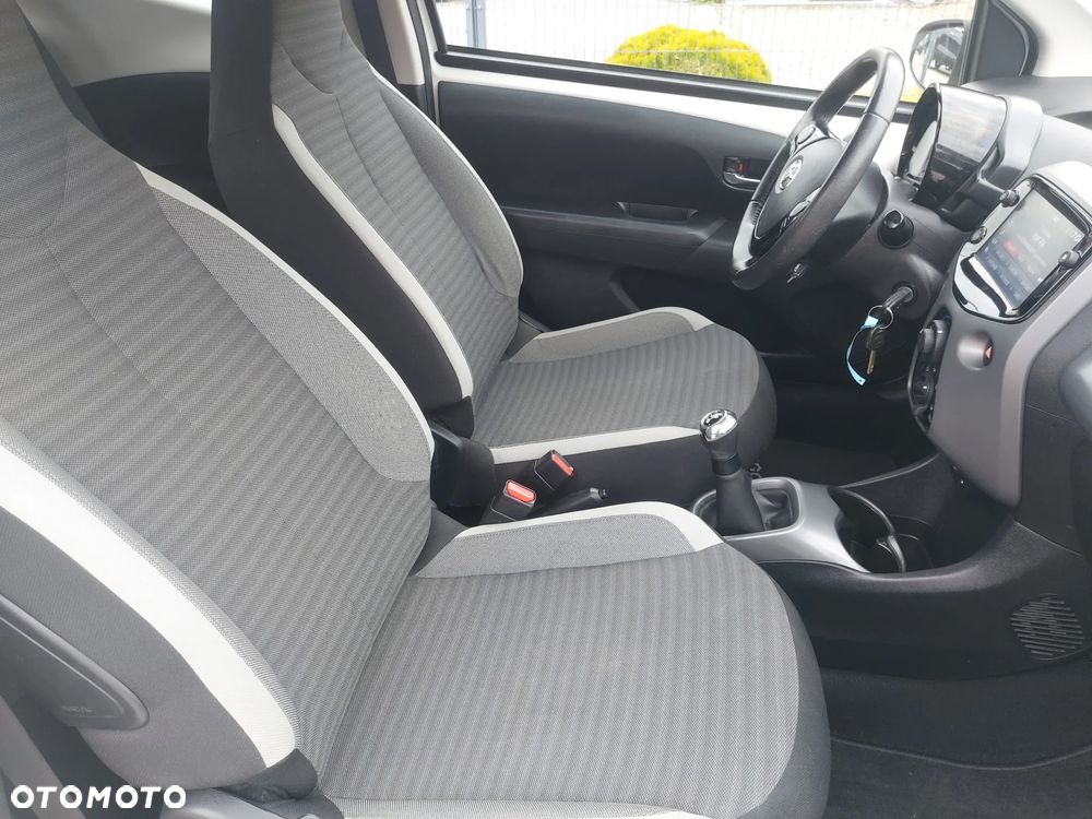 Toyota Aygo x-play - 16