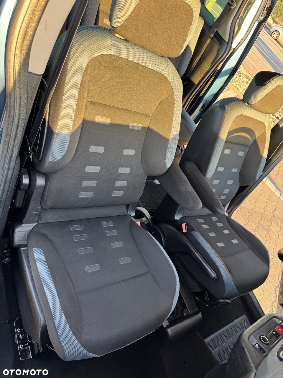 Citroën Berlingo e-HDi 90 FAP EGS6 Multispace Exclusive - 29