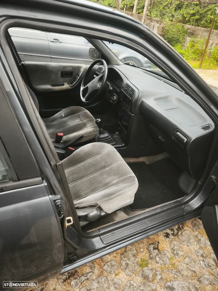 Nissan Sunny Sedan 1.4 SLX - 8