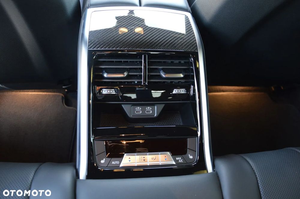 BMW Seria 8 M850i xDrive - 22