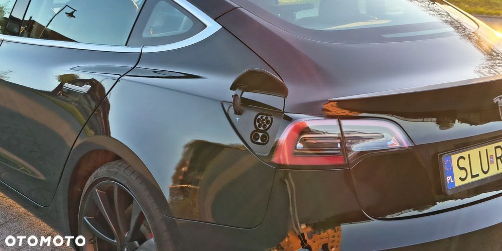 Tesla Model 3 - 12