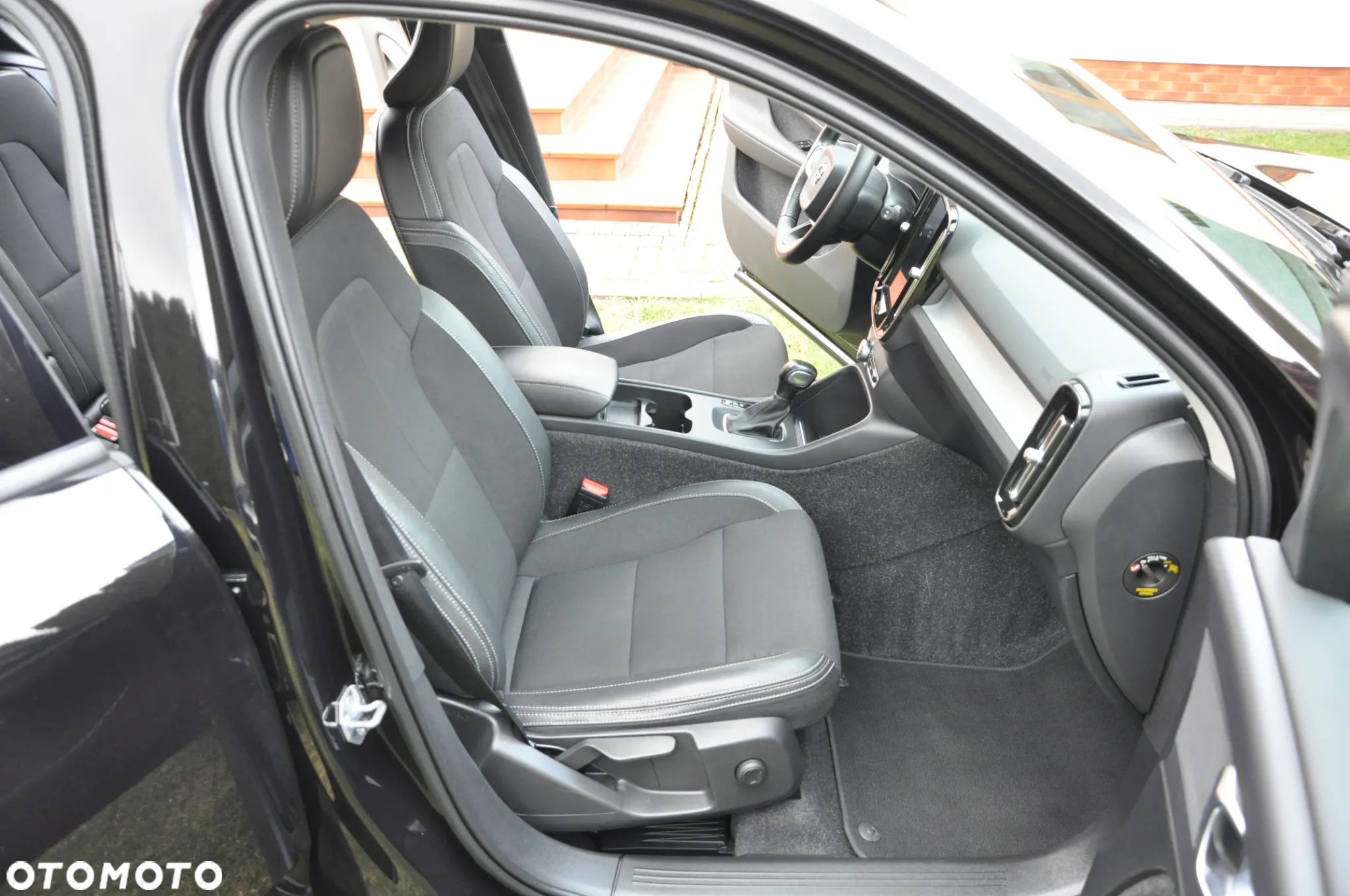 Volvo XC 40 T3 Momentum - 28
