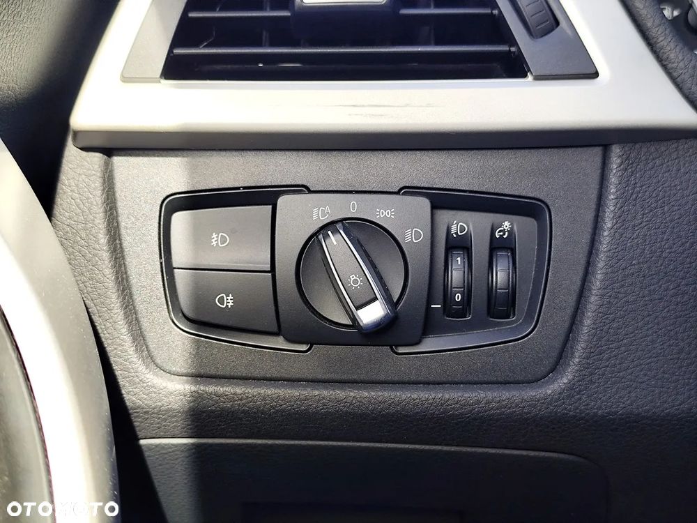 BMW Seria 3 318i GPF Advantage - 25