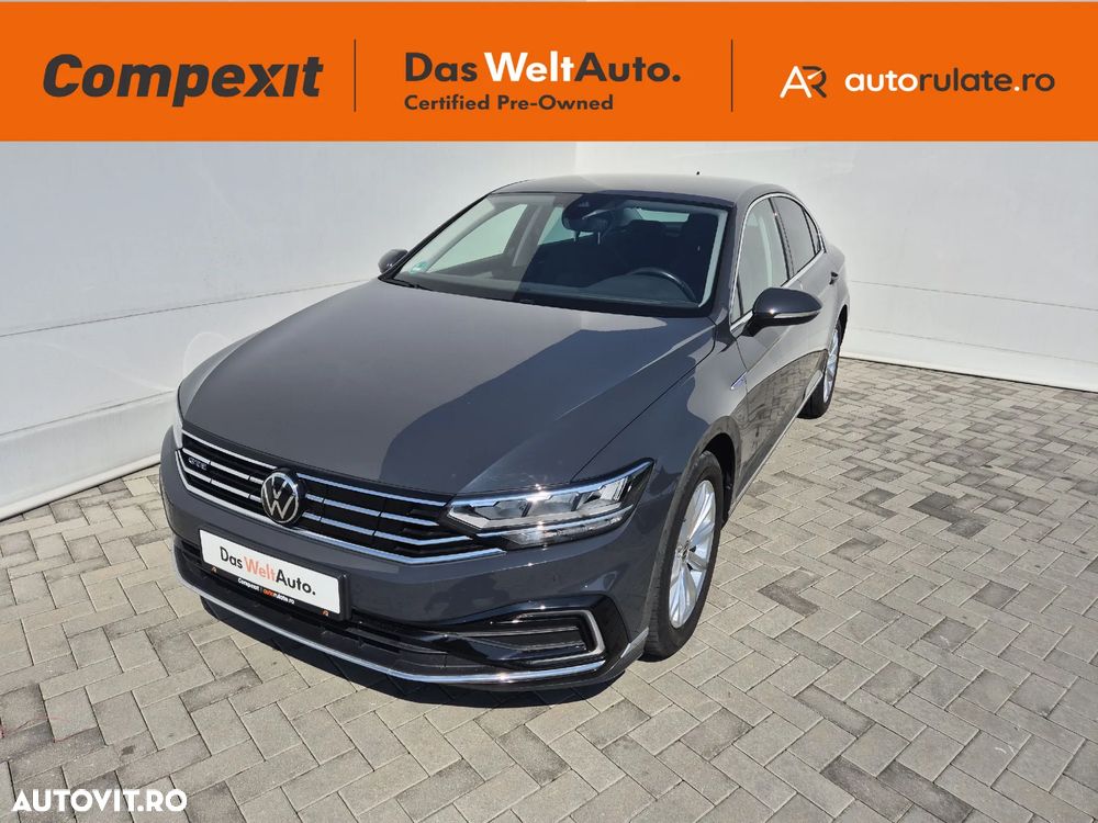 Volkswagen Passat - 1