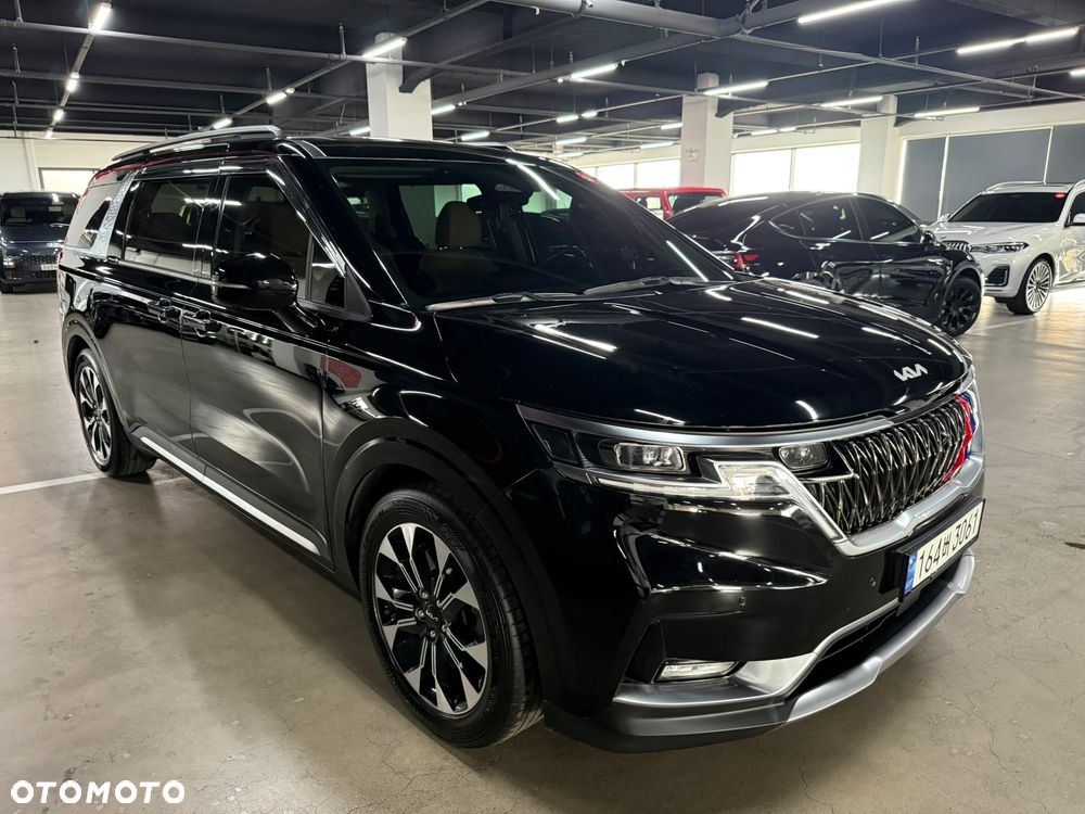 Kia Carnival - 2