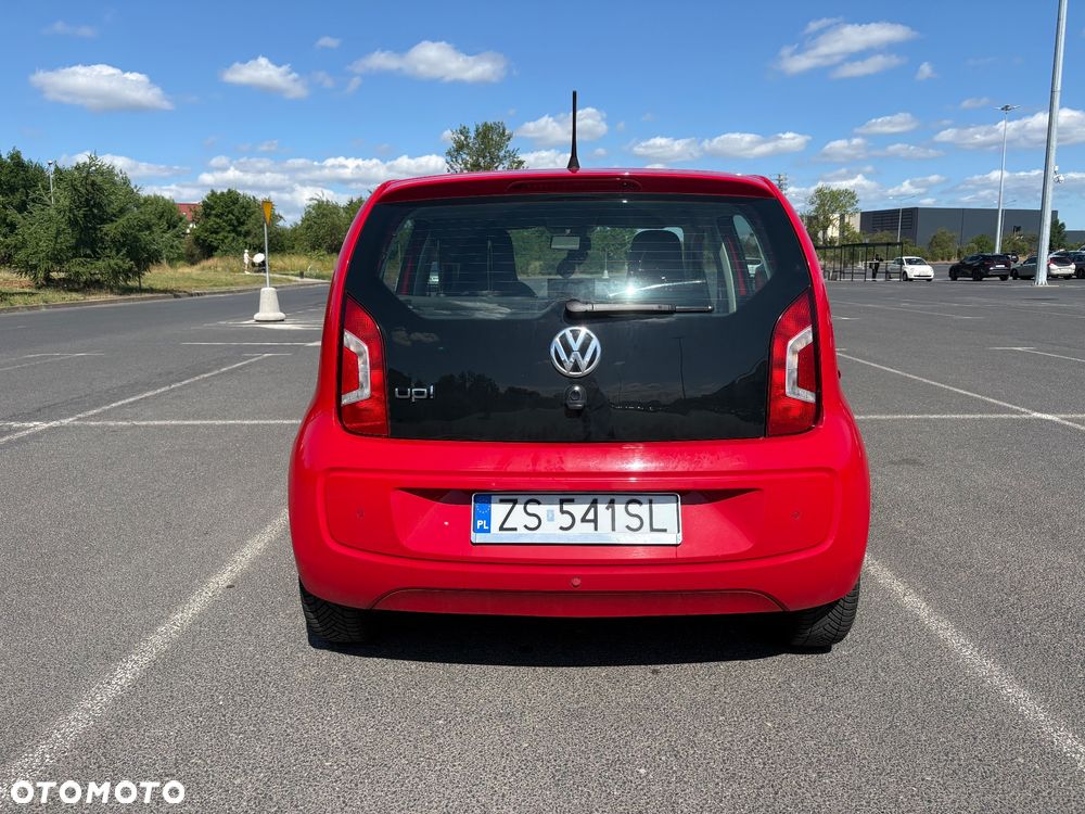 Volkswagen up! BlueMotion Technology colour fortana red - 3