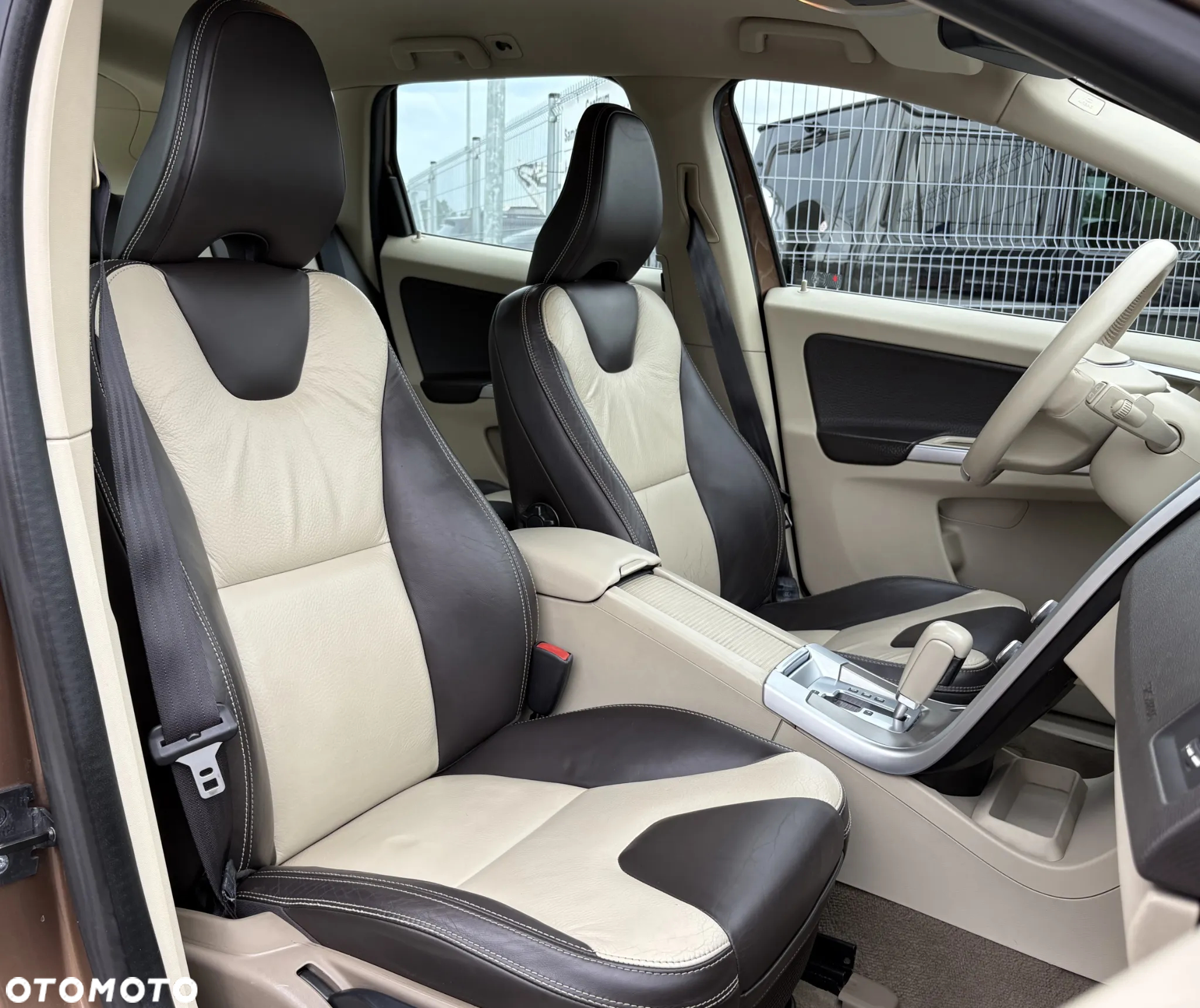 Volvo XC 60 2.4D AWD Momentum - 25