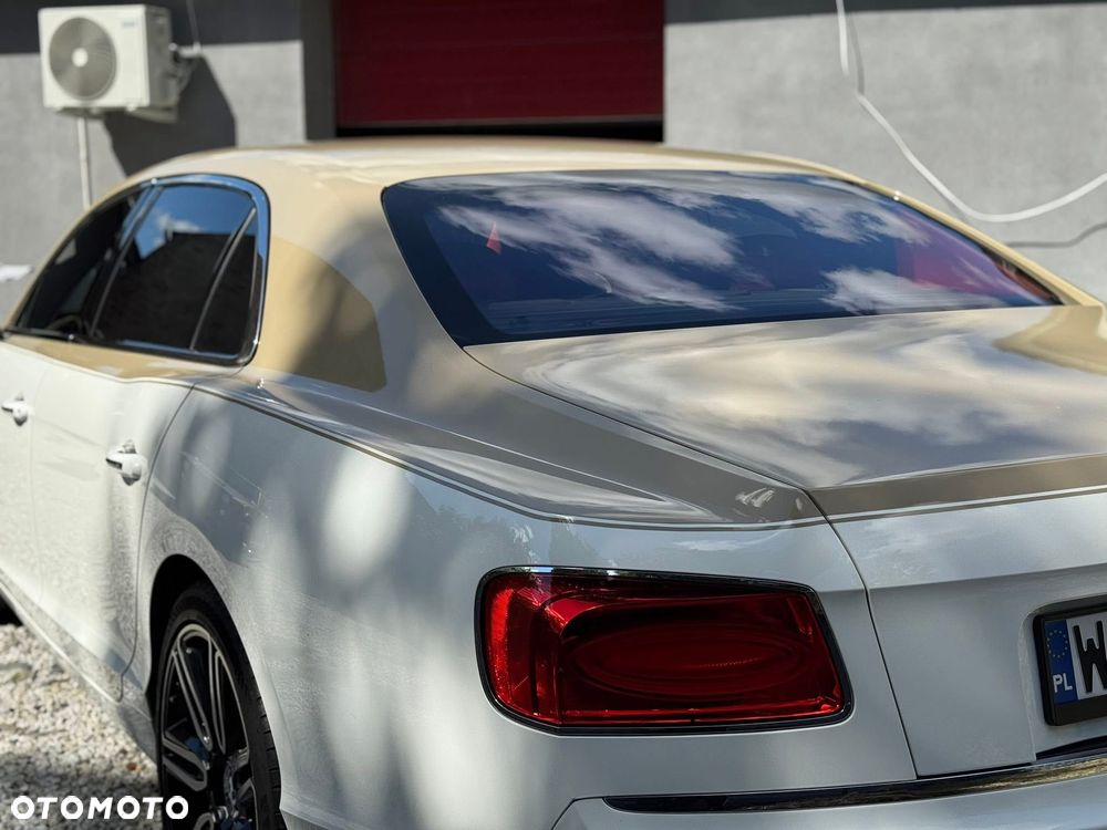 Bentley Flying Spur V8 Convertible - 18