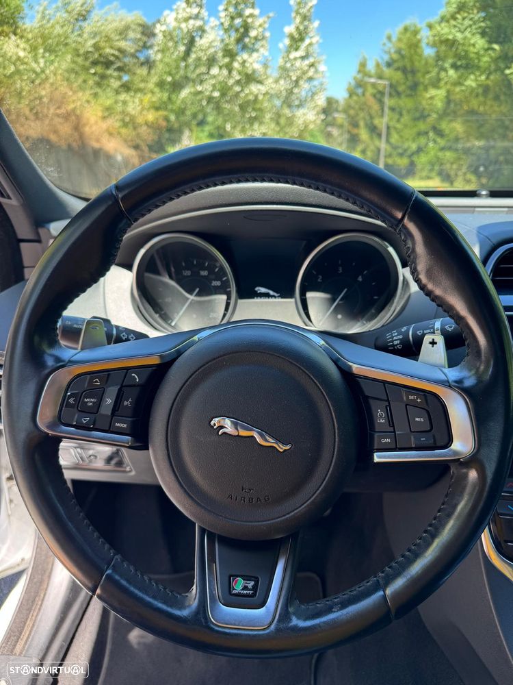 Jaguar XE 20d AWD Aut. R-Sport - 13