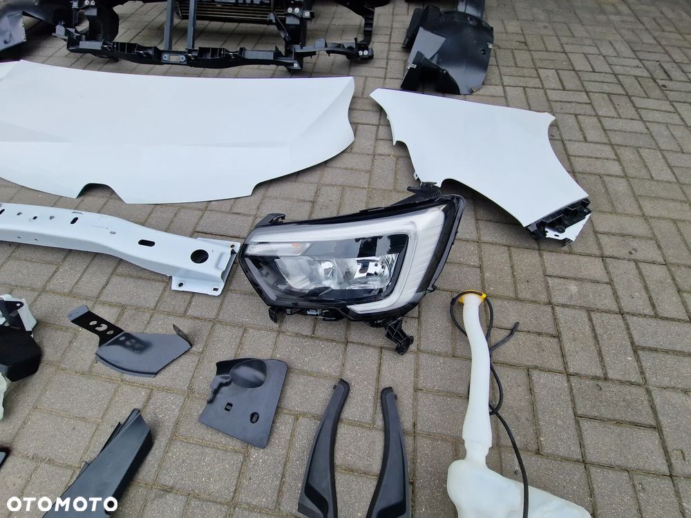 MASKA BŁOTNIK ZDERZAK LAMPY RENAULT MASTER IV - 25