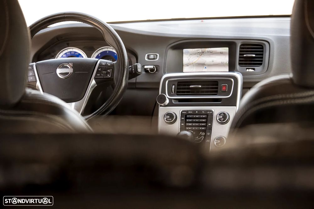 Volvo V60 2.0 D3 R-Design Start/Stop - 17