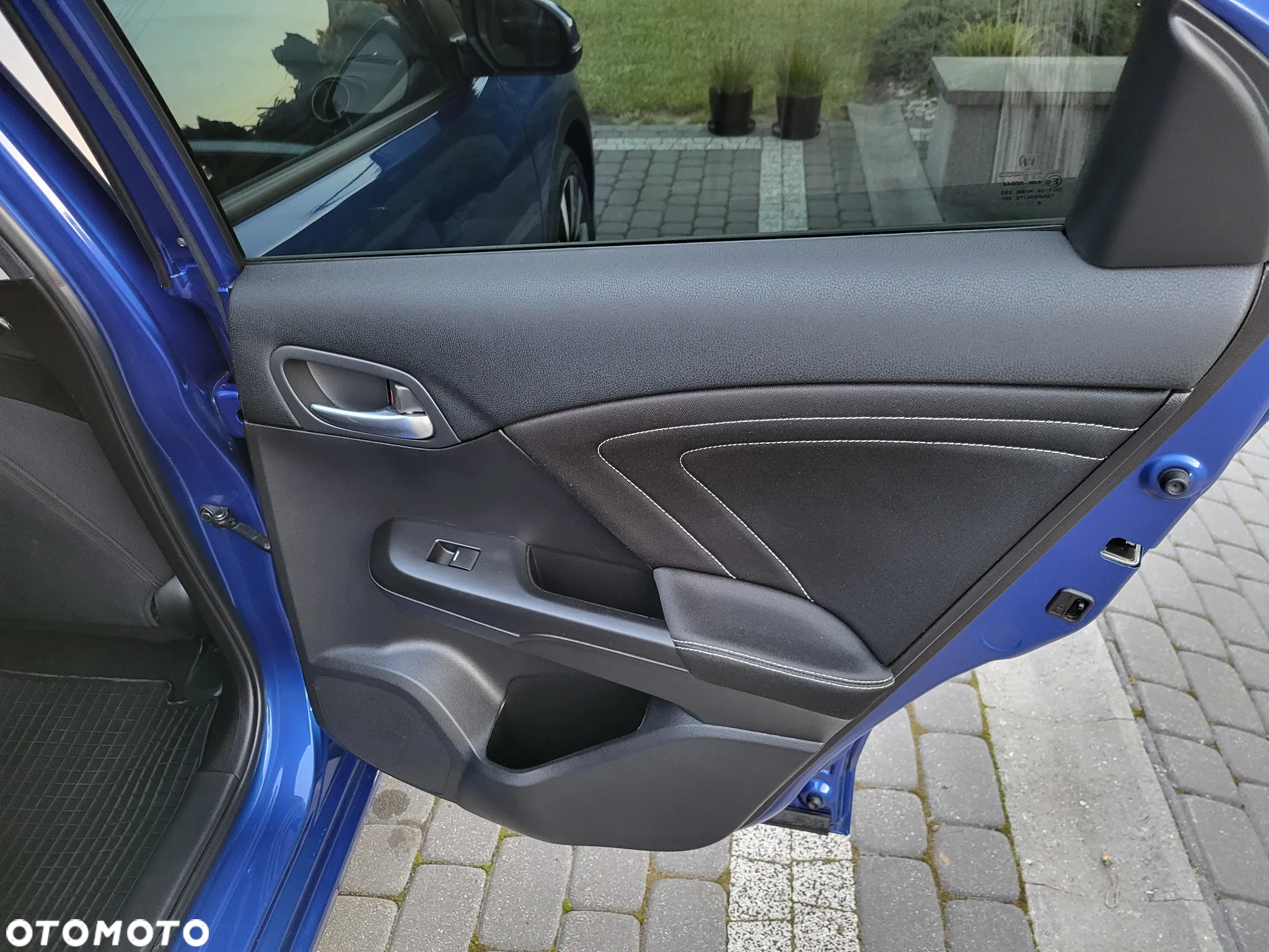 Honda Civic 1.8 i-VTEC Lifestyle Black Edition - 16