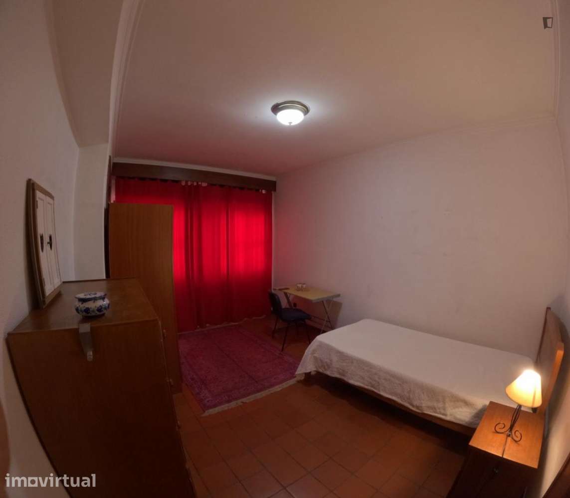 Quarto - localizado em Montes Claros Coimbra - Grande imagem: 3/7