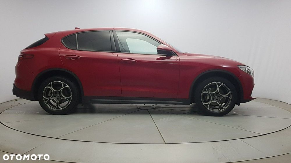 Alfa Romeo Stelvio - 8