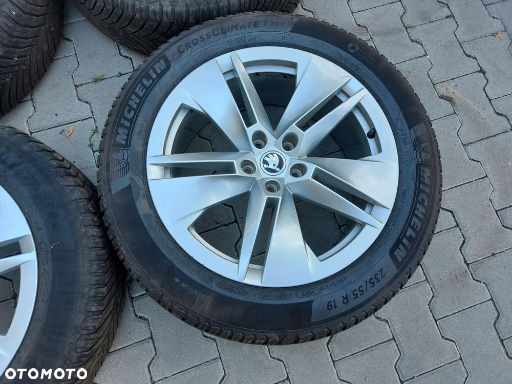 Skoda Enyaq 5LA iV60 KOŁA FELGI OPONY CrossClimate 235/55 R19 5LA601025B - 5