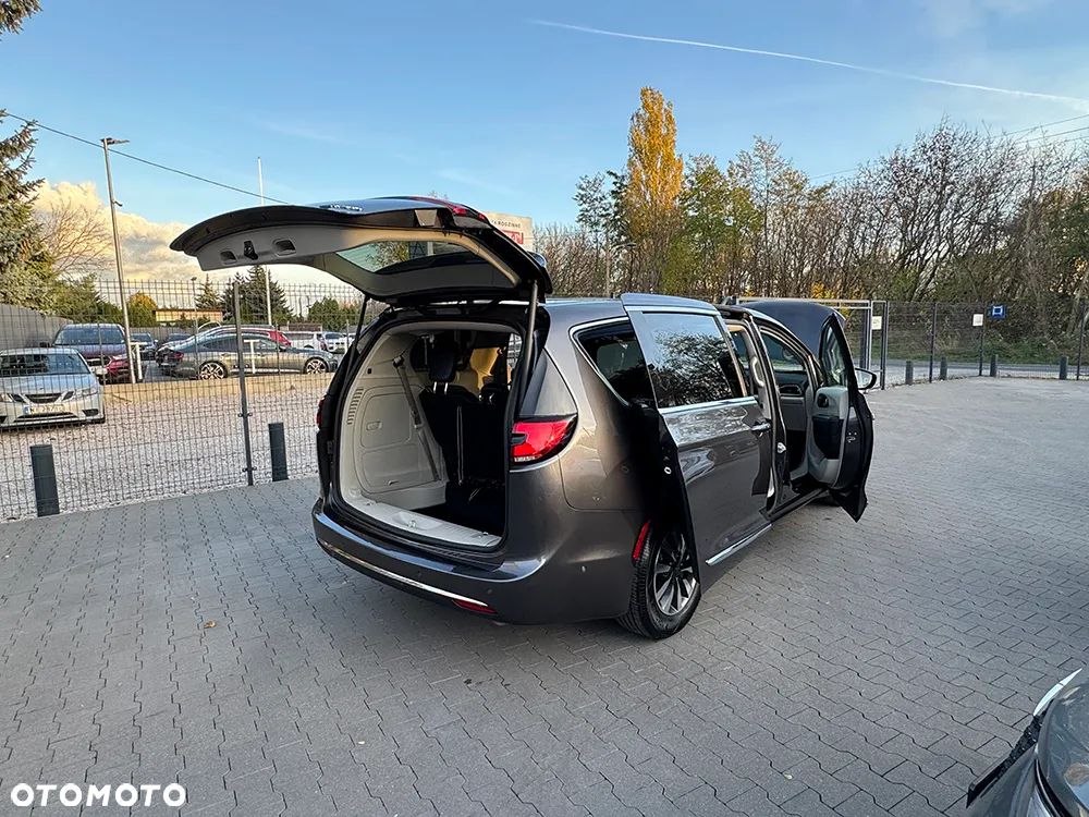 Chrysler Pacifica - 10