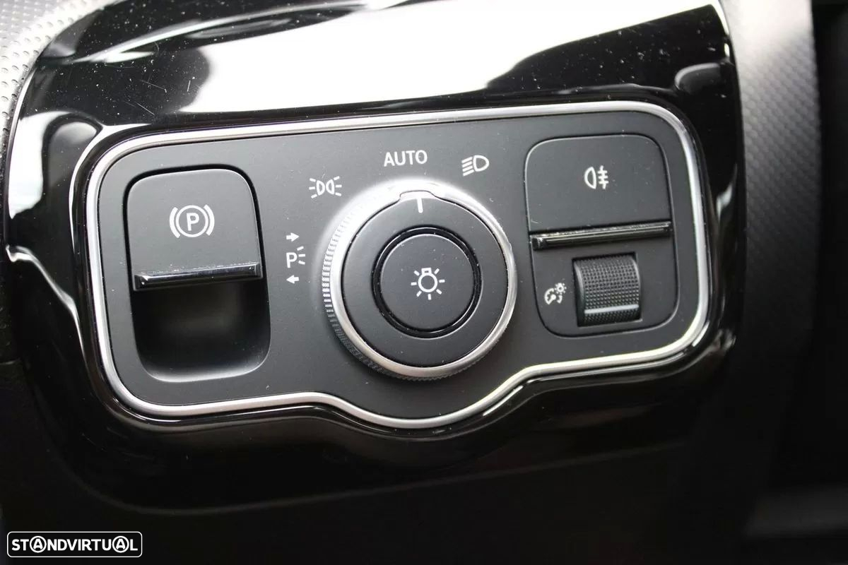 Mercedes-Benz CLA 180 - 11