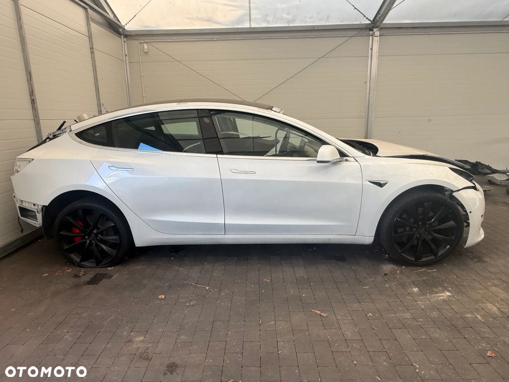 Tesla Model 3 Langstreckenbatterie Allradantrieb Dual Motor Performance - 3