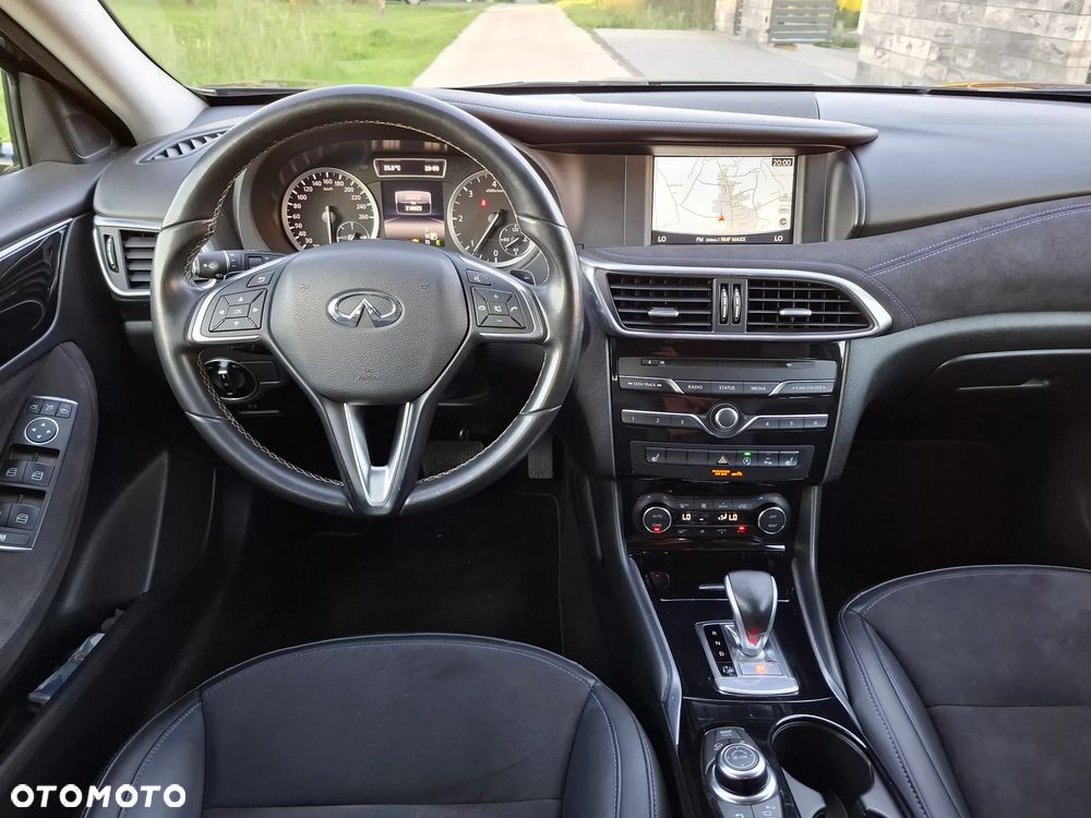 Infiniti Q30 2.2d Premium AWD 7DCT - 16