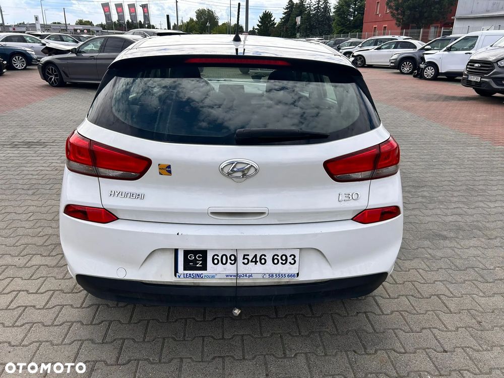 Hyundai i30 1.6 D Classic + - 8