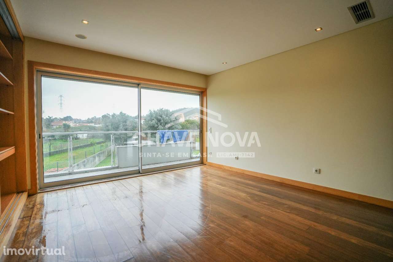 Moradia Geminada V4 c/ Piscina em Pedroso (Carvalhos) - Grande imagem: 3/32