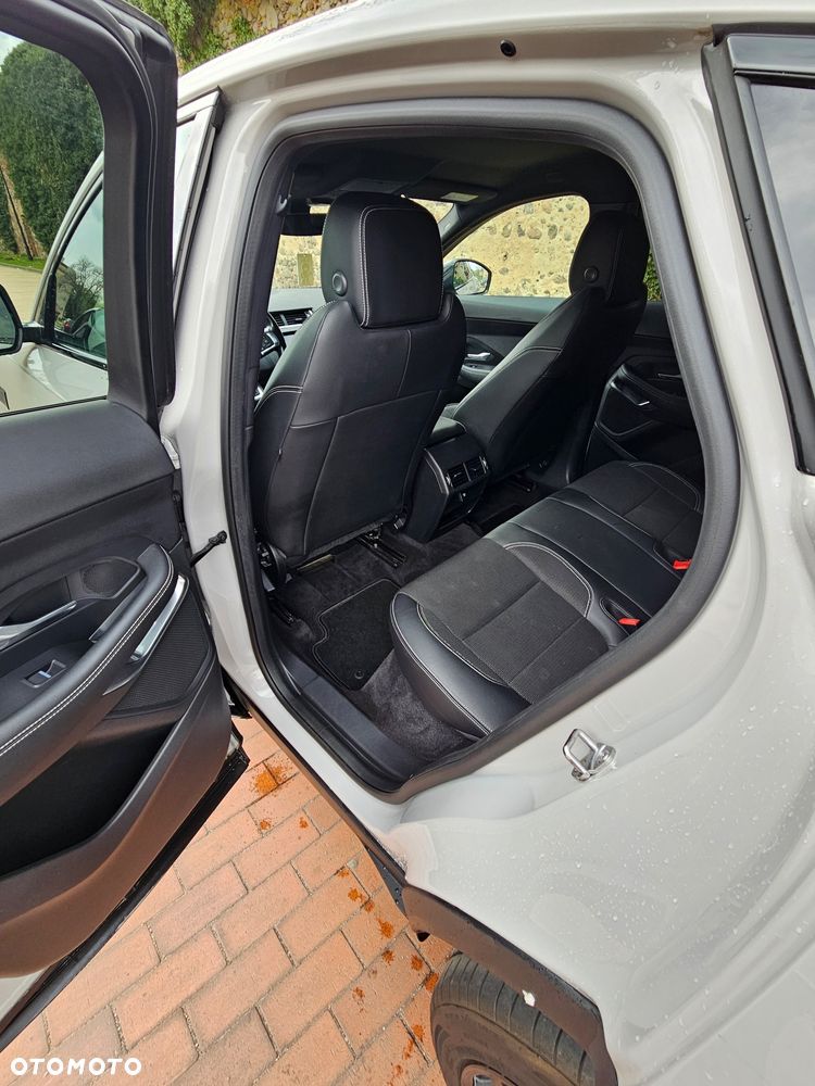 Jaguar E-Pace 2.0 i4D AWD R-Dynamic - 33
