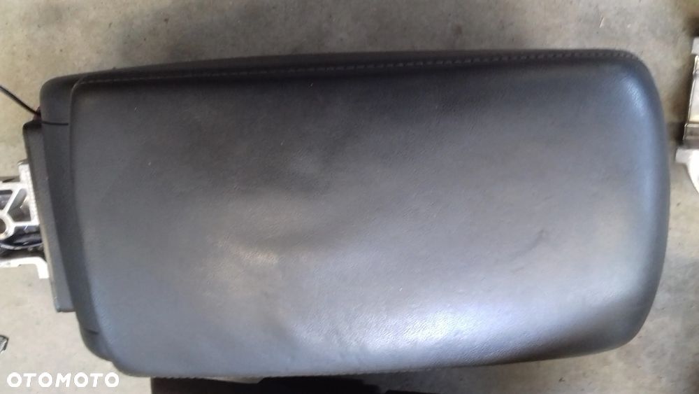 podłokietnik skórzany czarny A6 C6 kombi - 2