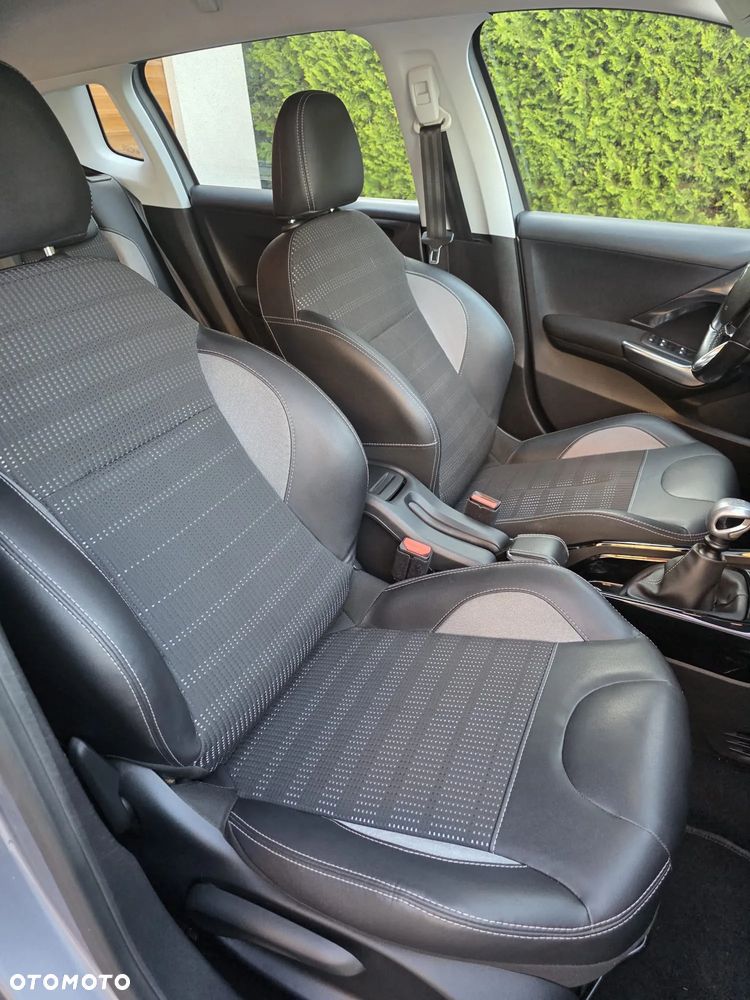 Peugeot 2008 1.2 Pure Tech Allure S&S - 13