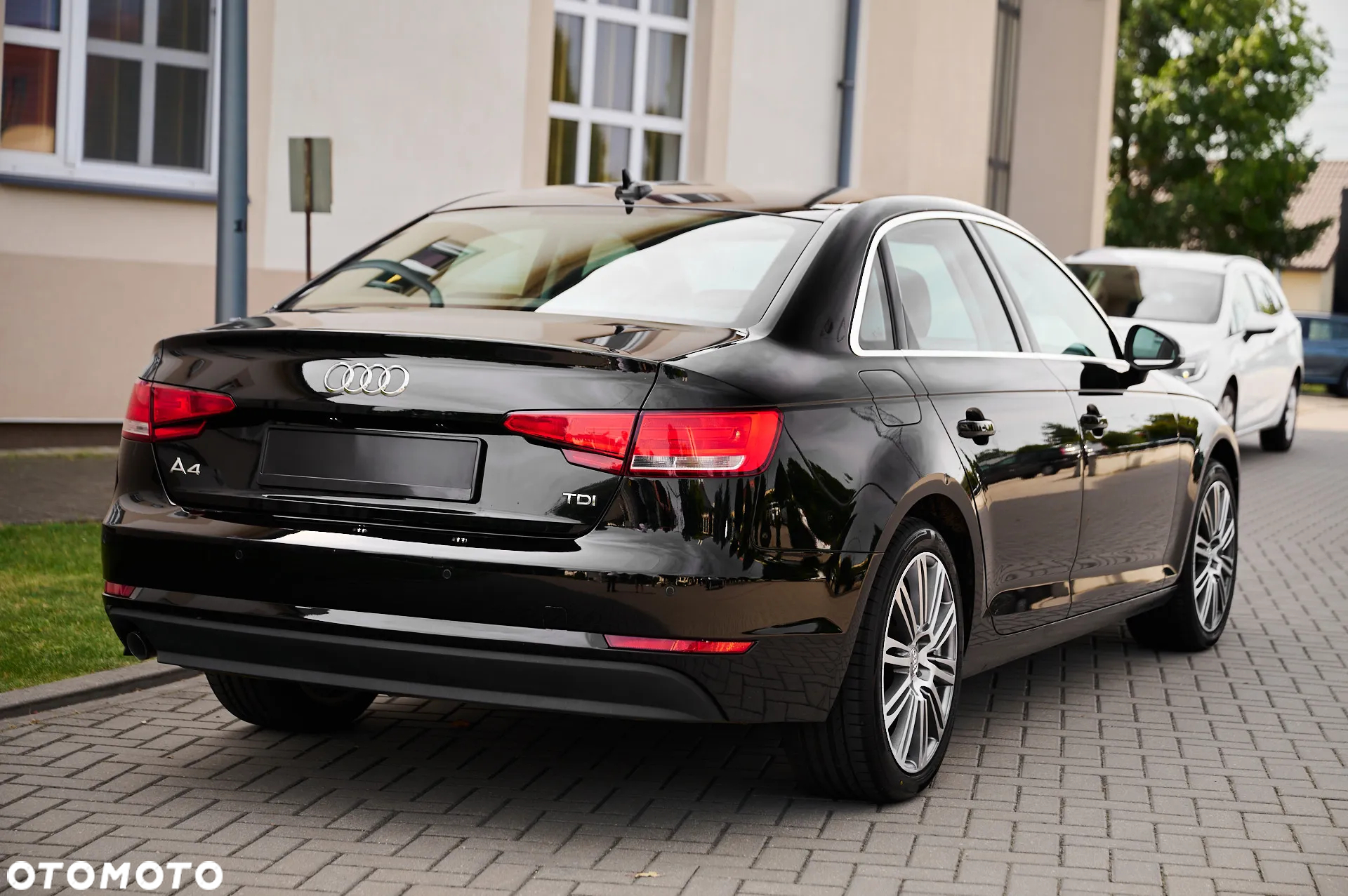 Audi A4 2.0 TDI ultra S tronic design - 12