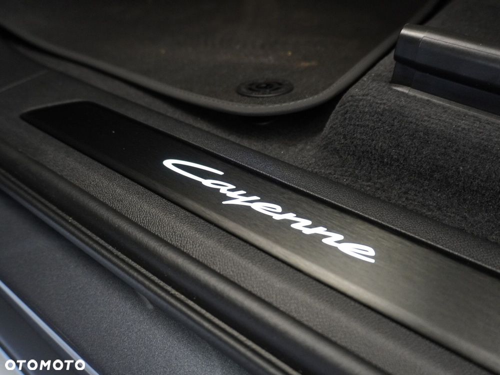 Porsche Cayenne E-Hybrid PHEV Black Edition - 24