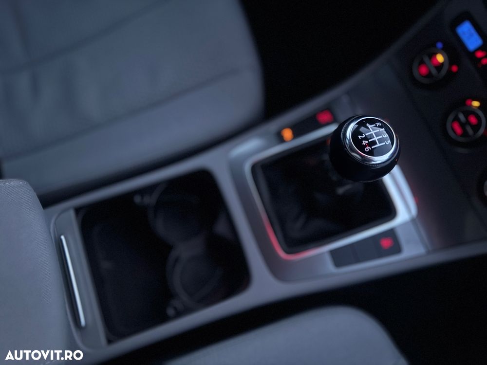 Volkswagen Passat 2.0 TDI BlueMotion Technology DPF Comfortline - 9