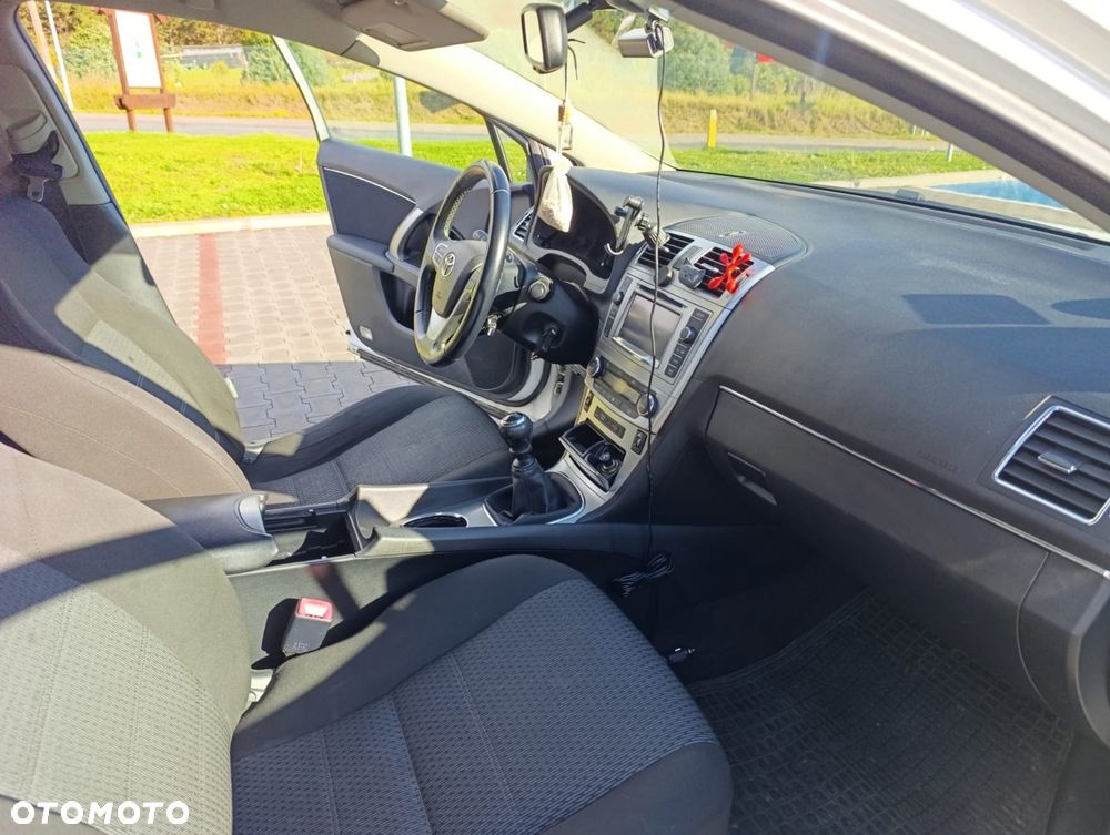 Toyota Avensis - 12