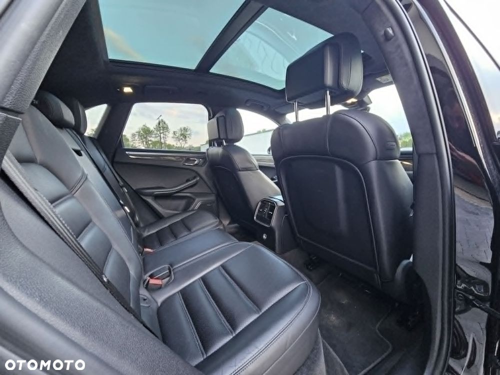 Porsche Macan Turbo PDK - 29