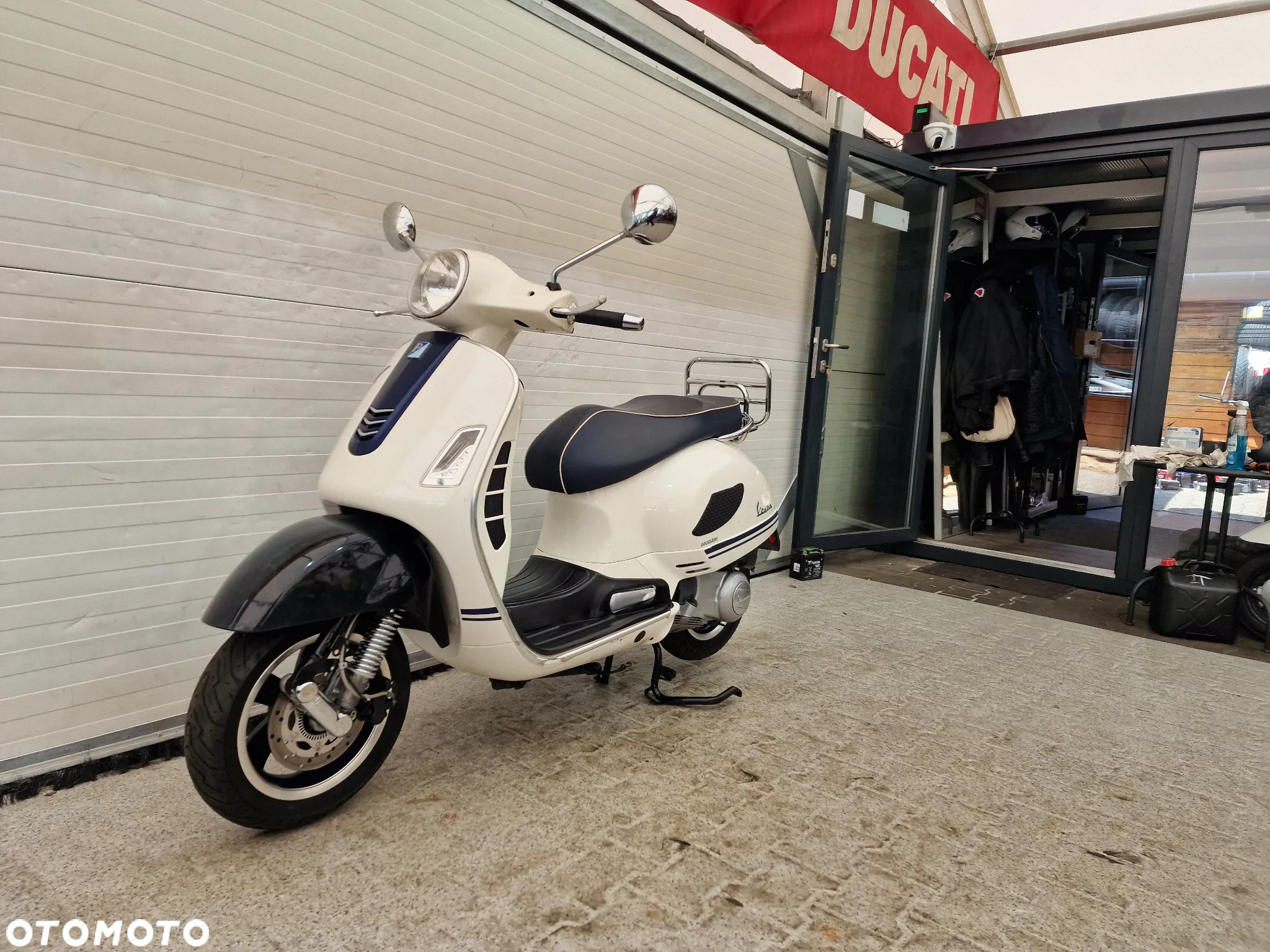 Piaggio Vespa - 2