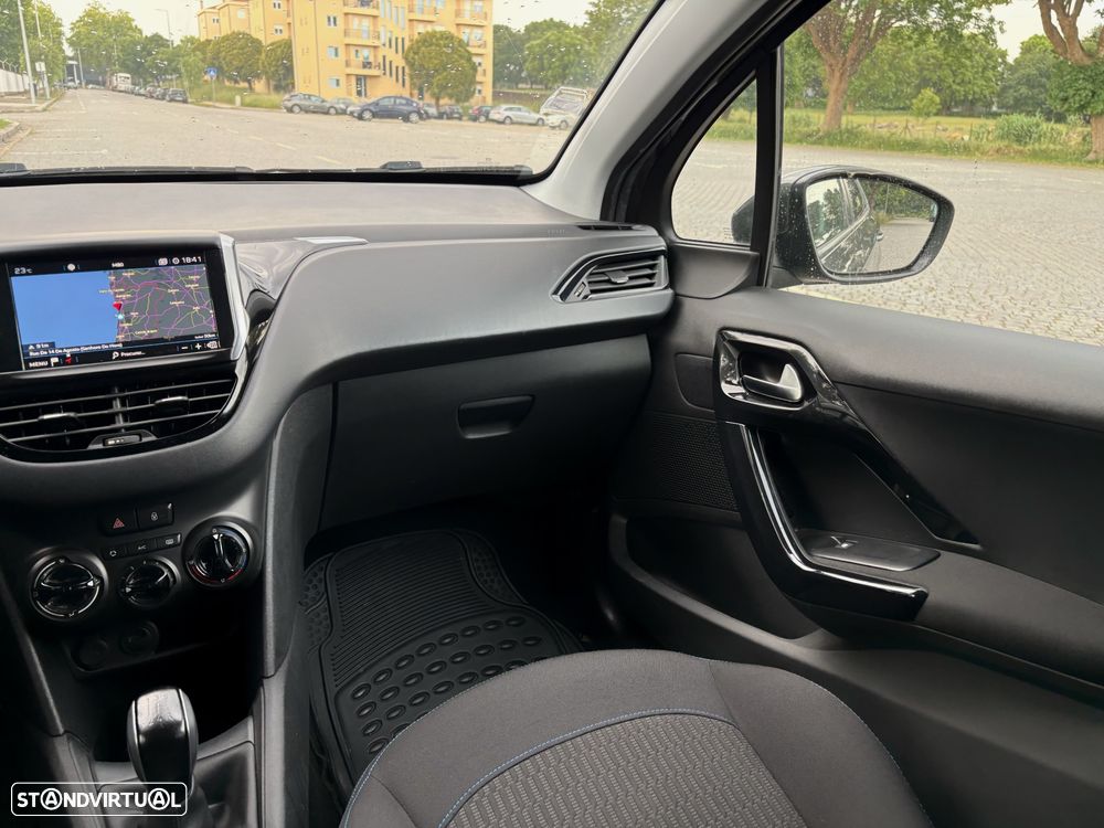 Peugeot 208 1.2 PureTech Signature - 15
