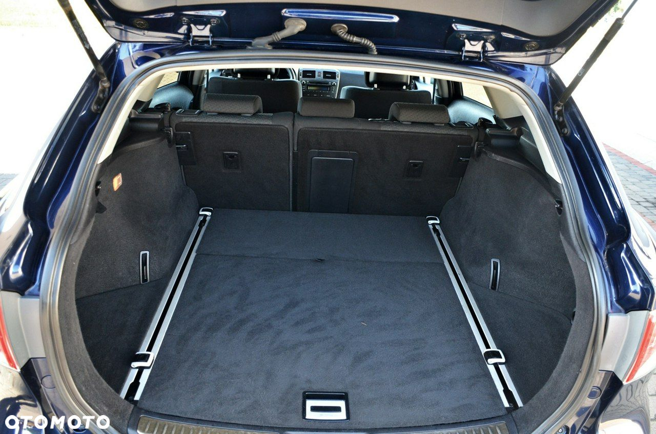 Toyota Avensis - 17