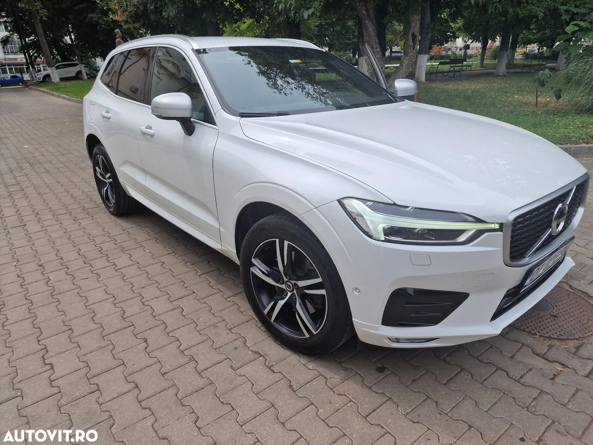 Volvo XC 60 D4 AWD R-Design - 3