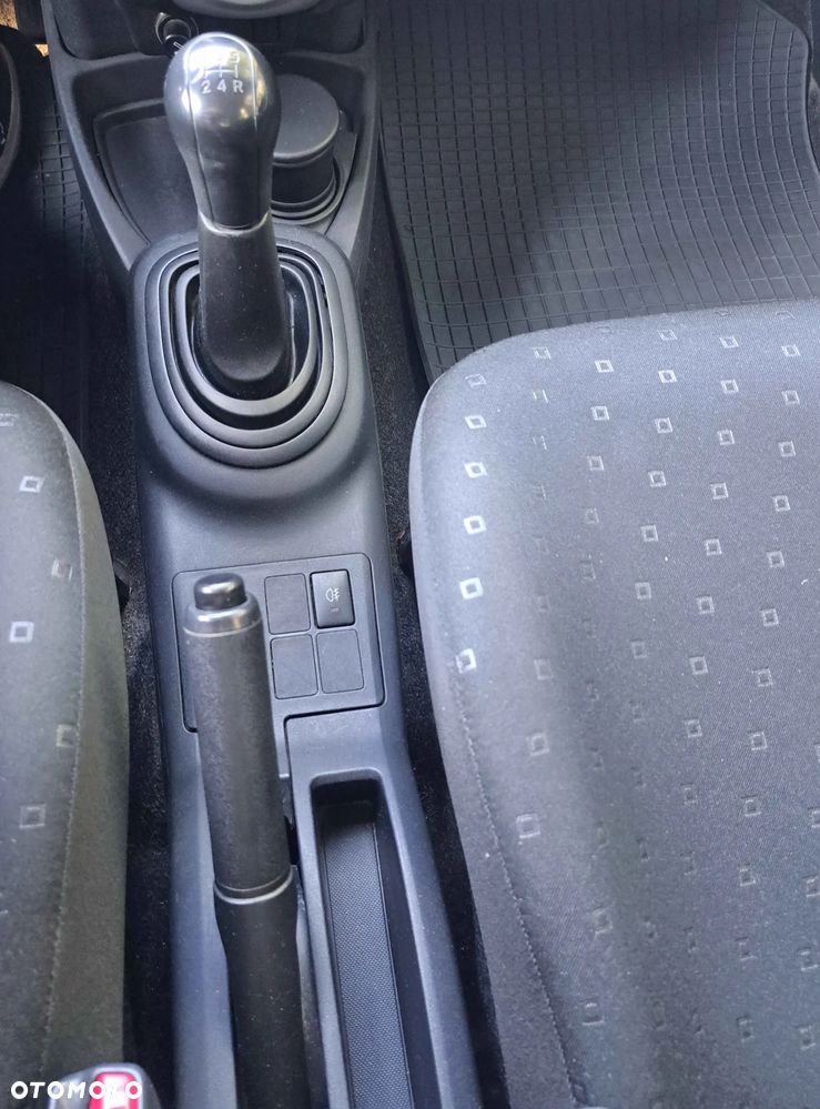 Toyota Yaris - 23