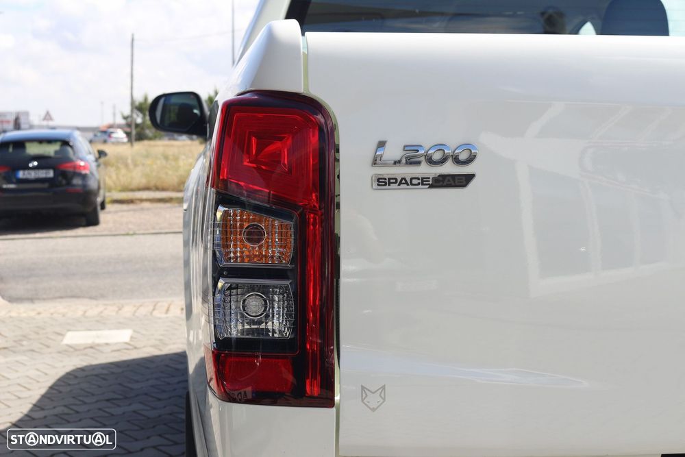Mitsubishi L200 2.3 DI-D Space Cab Invite Strakar Look 4WD - 20