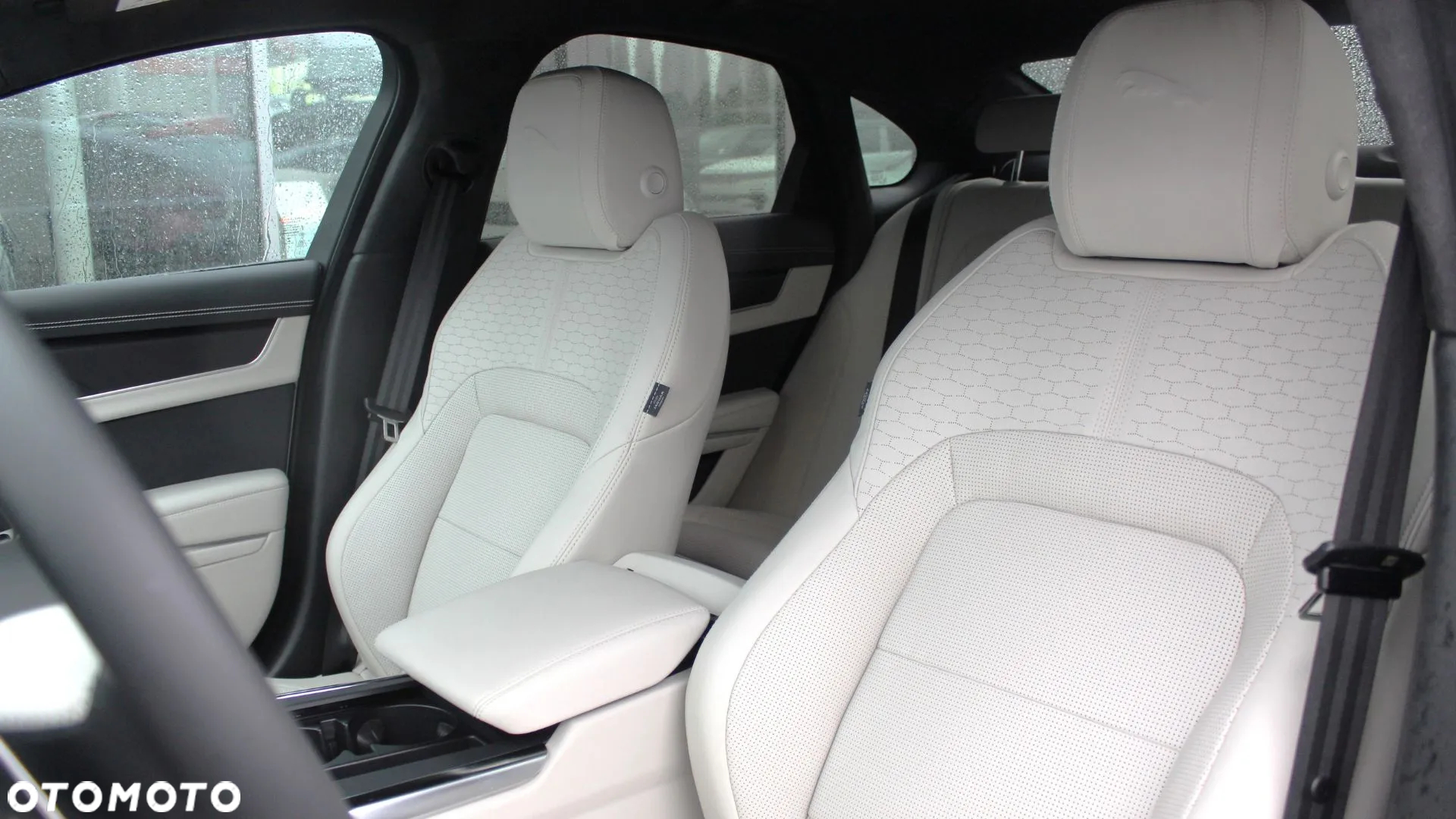 Jaguar XF - 10