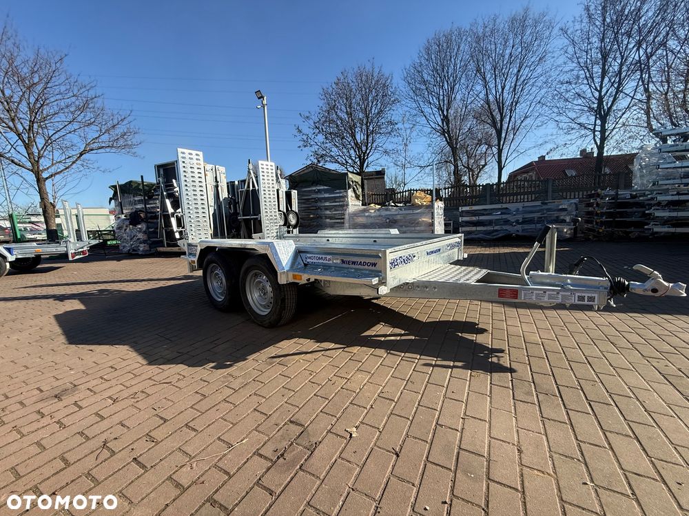 Niewiadów Przyczepa do przewozu sprzętu budowlanego Niewiadów K3027 Najazdy 305x155 cm pod minikoparke walec dostawa pod dom - 11