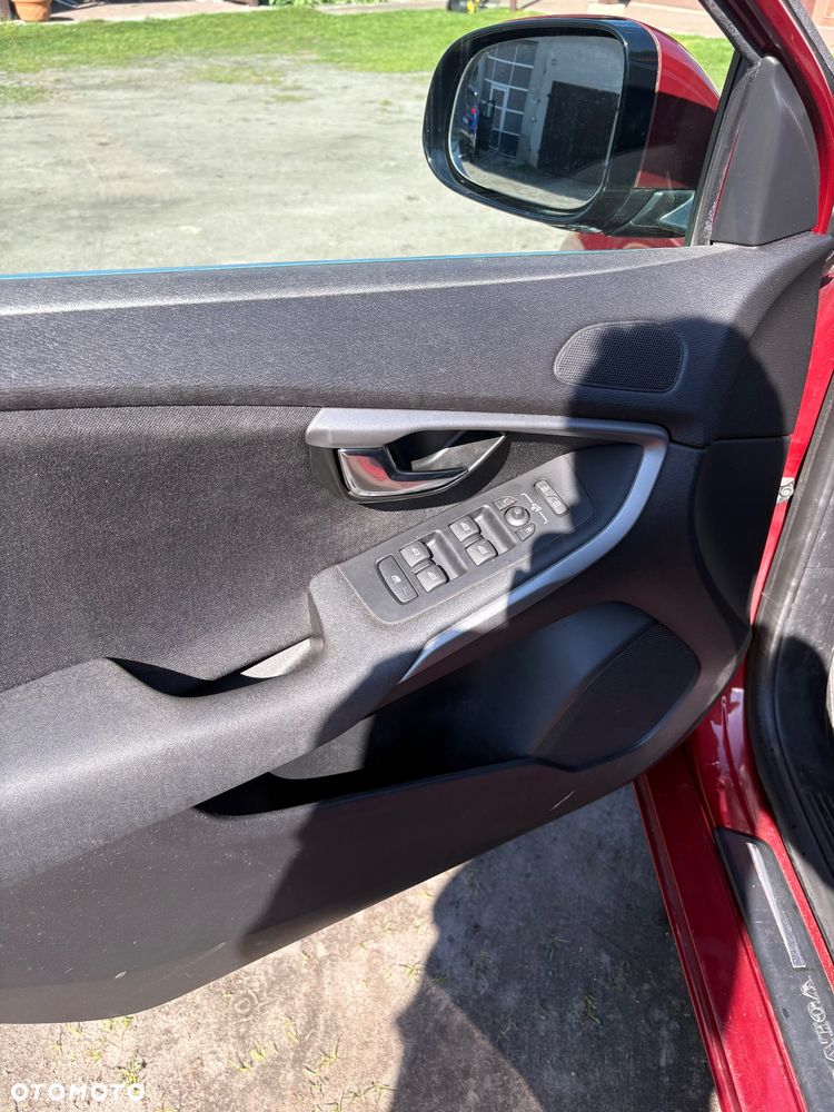 Volvo V40 D2 Momentum - 19