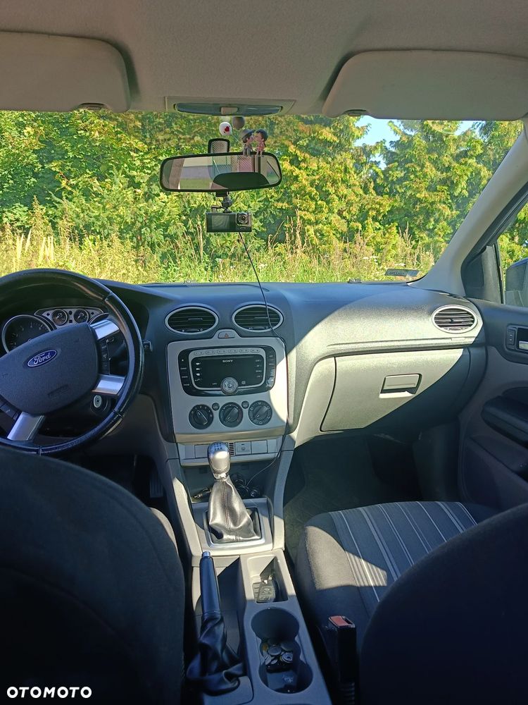 Ford Focus 1.6 Ambiente - 9