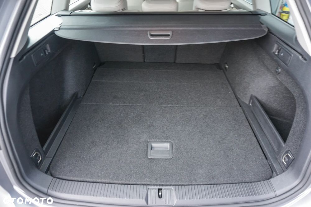 Volkswagen Passat 2.0 TDI Elegance DSG - 32
