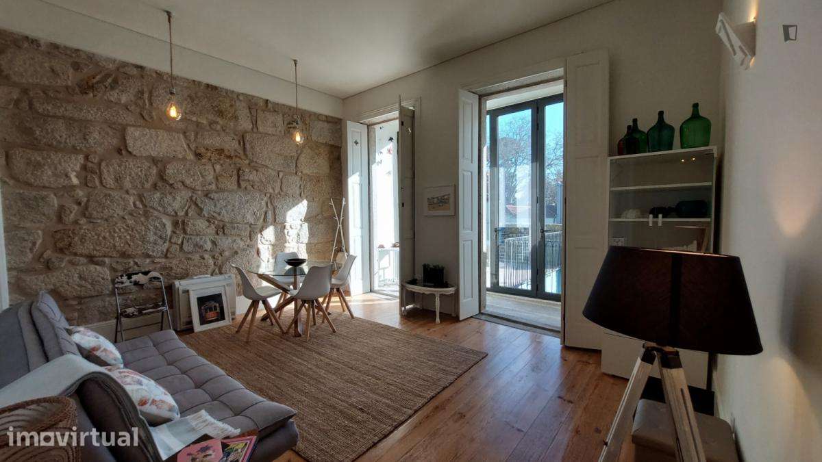 Apartamento com 1 quartos - localizado em Miragaia Porto - Grande imagem: 2/38