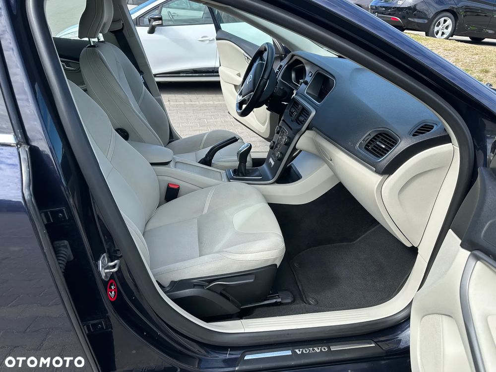 Volvo V40 D3 Momentum - 21